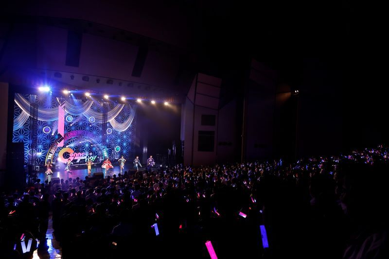 『アイマス シンデレラガールズ』ユニットライブツアー石川公演リポート。和の魅力を持つアイドルたちが優雅に舞い踊る。羽衣小町の新曲『Enishi』や小梅の新ソロ『Merry Warm Bodies』にうっとり