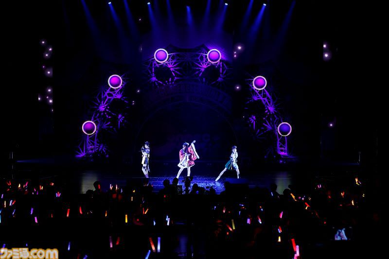 『アイマス シンデレラガールズ』ユニットライブツアー石川公演リポート。和の魅力を持つアイドルたちが優雅に舞い踊る。羽衣小町の新曲『Enishi』や小梅の新ソロ『Merry Warm Bodies』にうっとり