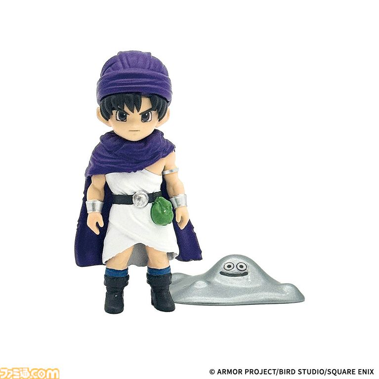 『ドラクエ』40周年くじが8月1日発売。歴代主人公&スライム系モンスターのフィギュアが展開。冒険の書のノートも気になる