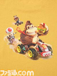 『マリオカート ワールド』のTシャツとスウェットがユニクロで8月10日に発売。ステッカーを散りばめたTシャツがかわいい