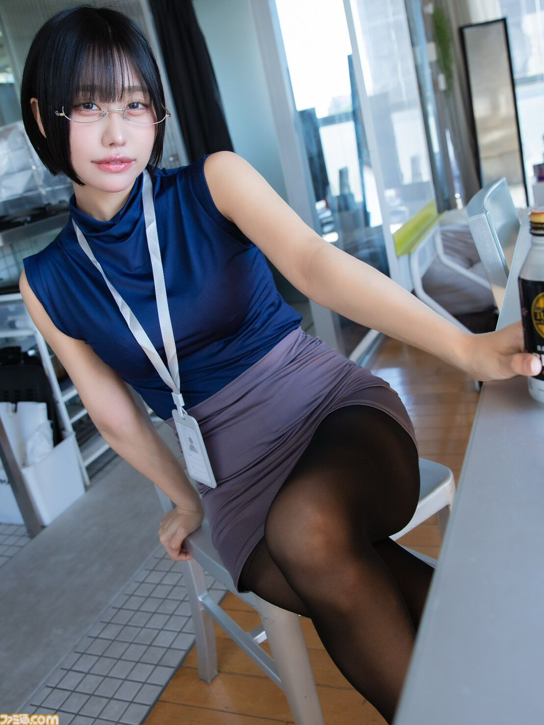 【コミケ108】『ゾンビのあふれた世界で俺だけが襲われない』有名な「抱かせろ」クリアカードが配布される。フロンティアワークスの企業ブースにて