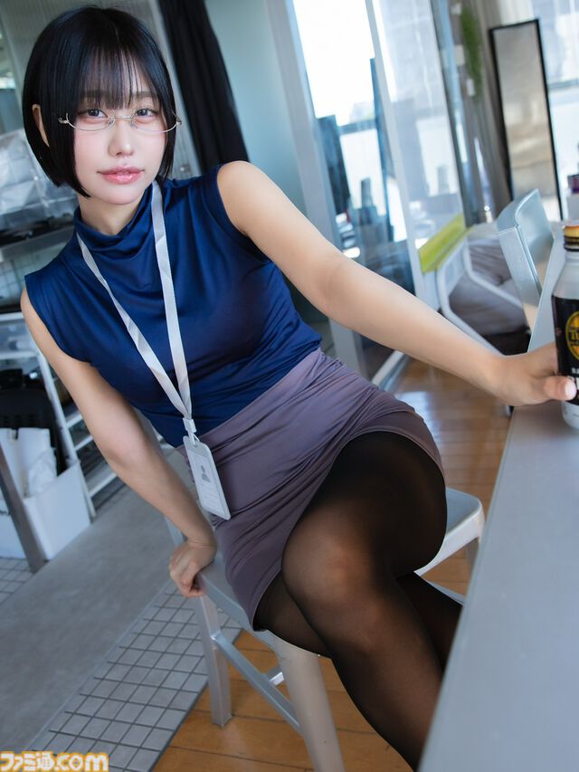 【コミケ108】『ゾンビのあふれた世界で俺だけが襲われない』有名な「抱かせろ」クリアカードが配布される。フロンティアワークスの企業ブースにて