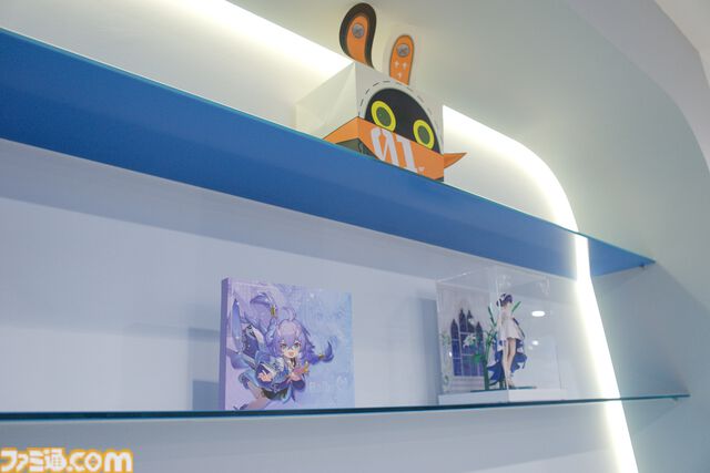 【HoYoverse】本拠地シンガポールオフィスツアー。LEGOブロックで作られた『原神』パイモンや、『スターレイル』『崩壊3rd』等身大キャラクターパネル、完全新作『ゼンゼロ』がお出迎え