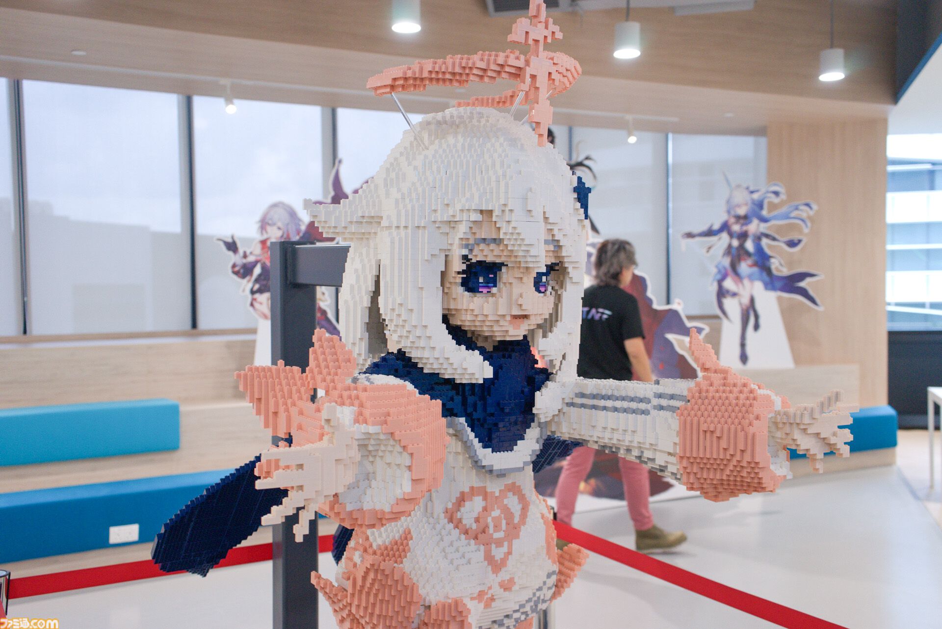 【HoYoverse】本拠地シンガポールオフィスツアー。LEGOブロックで作られた『原神』パイモンや、『スターレイル』『崩壊3rd』等身大キャラクターパネル、完全新作『ゼンゼロ』がお出迎え