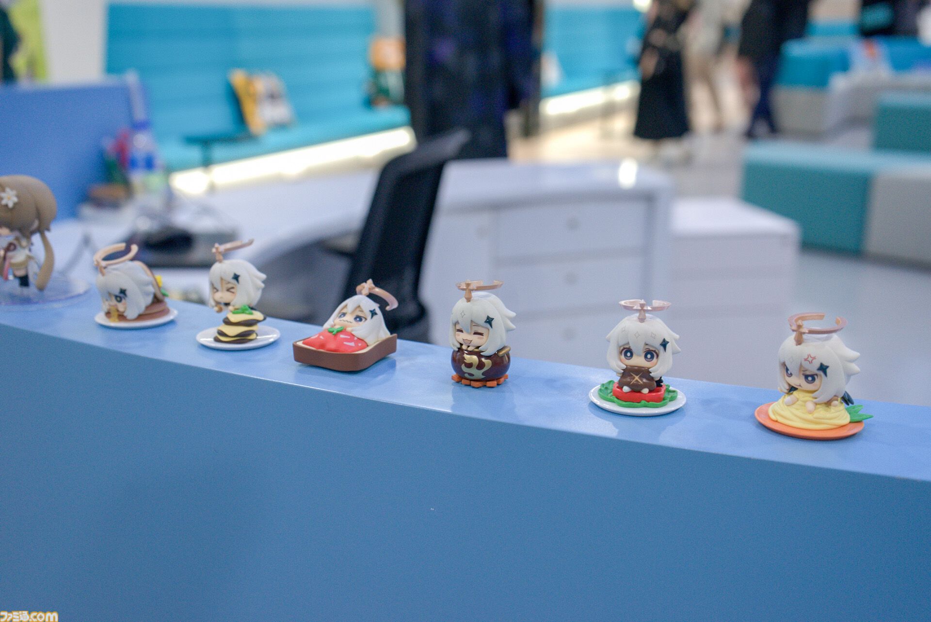 【HoYoverse】本拠地シンガポールオフィスツアー。LEGOブロックで作られた『原神』パイモンや、『スターレイル』『崩壊3rd』等身大キャラクターパネル、完全新作『ゼンゼロ』がお出迎え