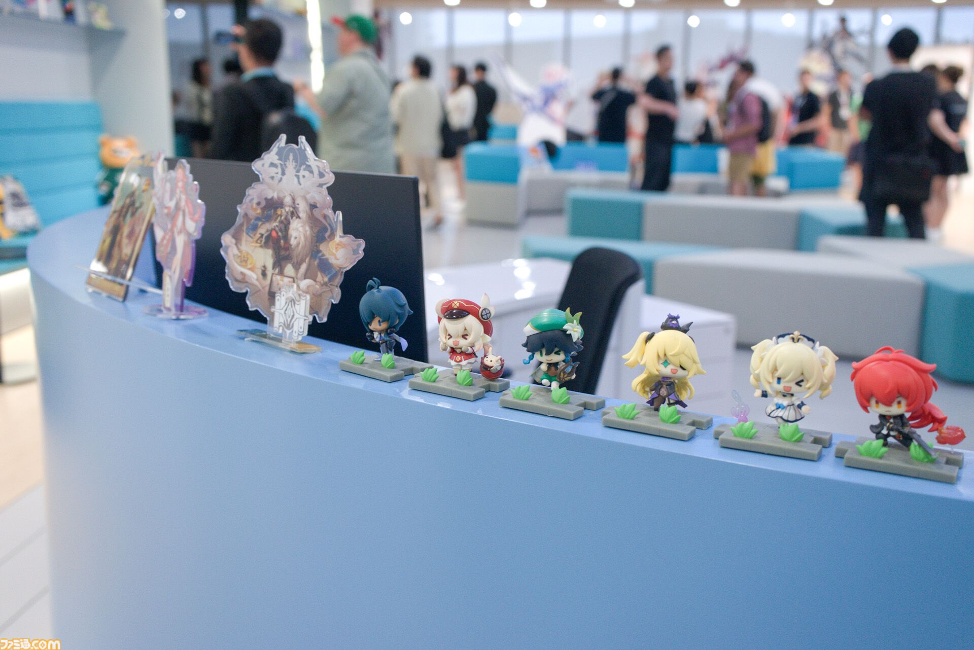 【HoYoverse】本拠地シンガポールオフィスツアー。LEGOブロックで作られた『原神』パイモンや、『スターレイル』『崩壊3rd』等身大キャラクターパネル、完全新作『ゼンゼロ』がお出迎え