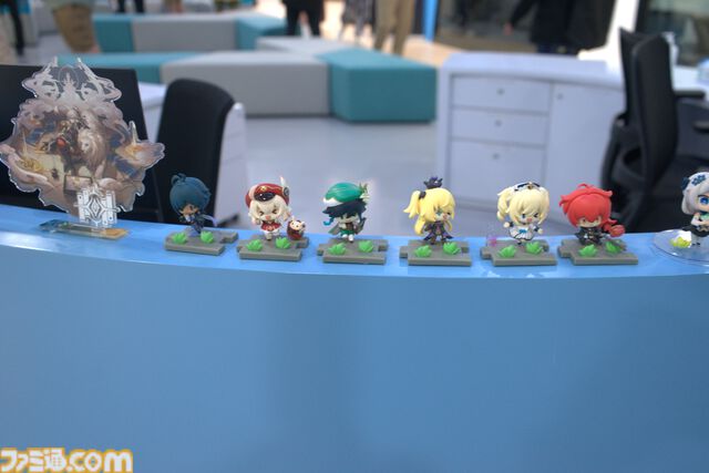 【HoYoverse】本拠地シンガポールオフィスツアー。LEGOブロックで作られた『原神』パイモンや、『スターレイル』『崩壊3rd』等身大キャラクターパネル、完全新作『ゼンゼロ』がお出迎え