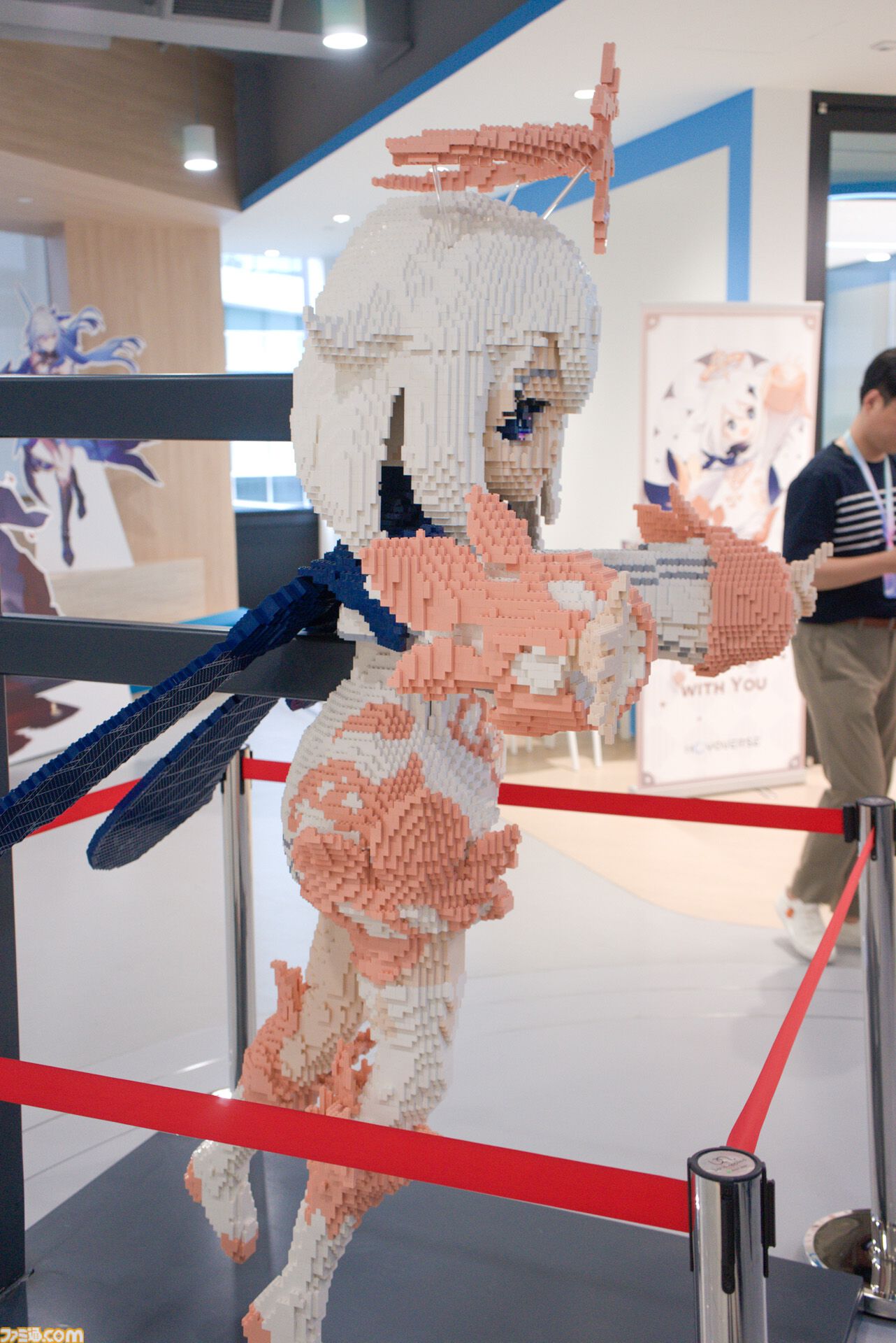 【HoYoverse】本拠地シンガポールオフィスツアー。LEGOブロックで作られた『原神』パイモンや、『スターレイル』『崩壊3rd』等身大キャラクターパネル、完全新作『ゼンゼロ』がお出迎え
