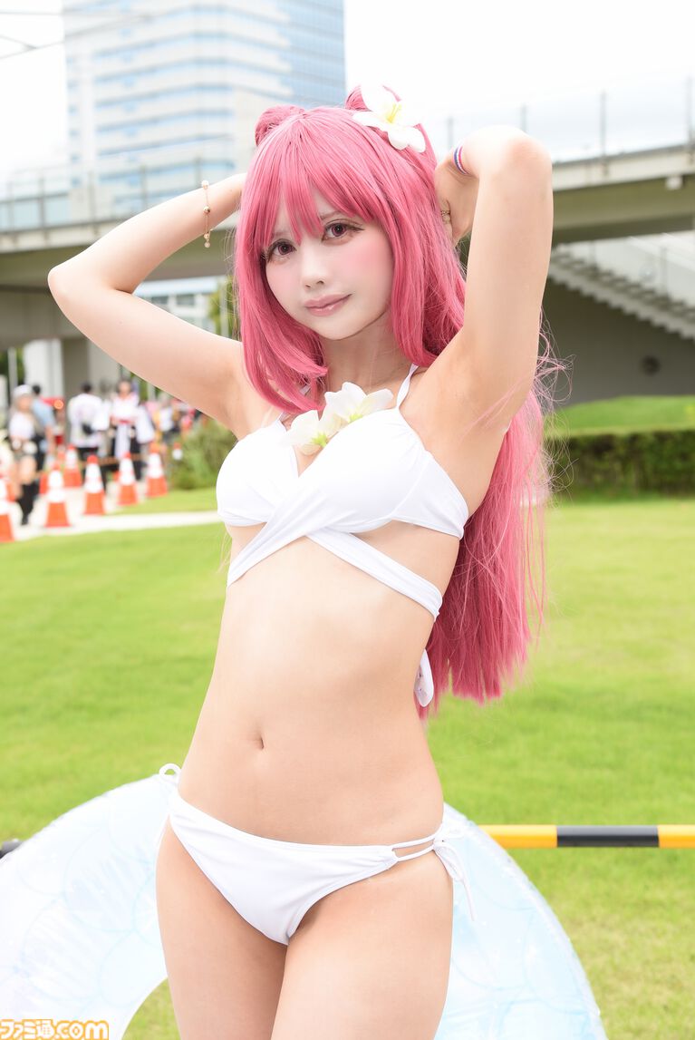 【コミケ108】『NIKKE』水着シンデレラ、『アズレン』RQニュージャージー、『スト6』不知火舞に『モンハン』モンちゃんまで……豪雨にも負けず、個性派コスプレイヤーが大集結
