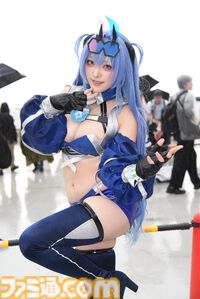 【コミケ108】『NIKKE』水着シンデレラ、『アズレン』RQニュージャージー、『スト6』不知火舞に『モンハン』モンちゃんまで……豪雨にも負けず、個性派コスプレイヤーが大集結