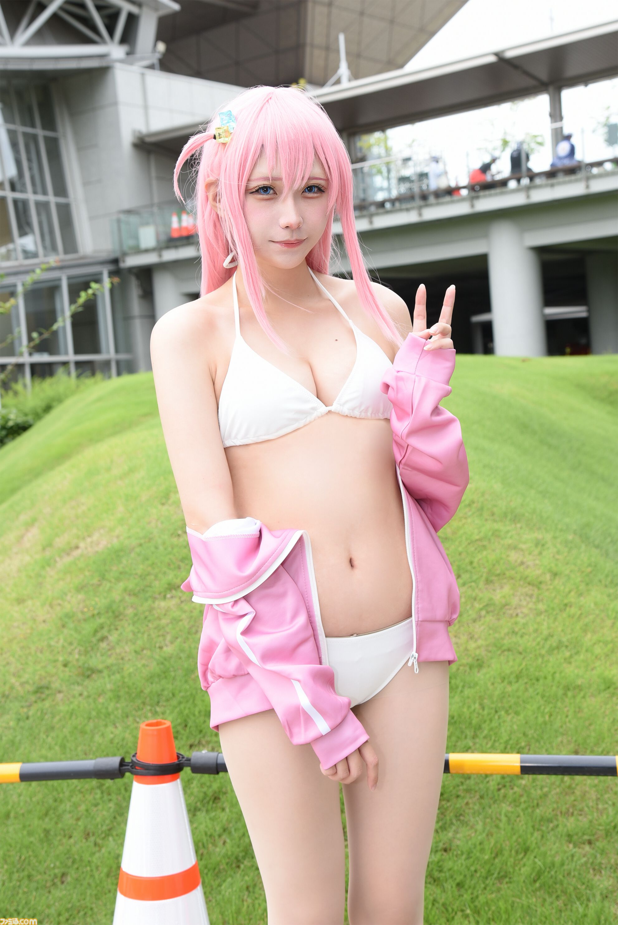 画像ページ (11/42) 【コミケ108】『NIKKE』水着シンデレラ