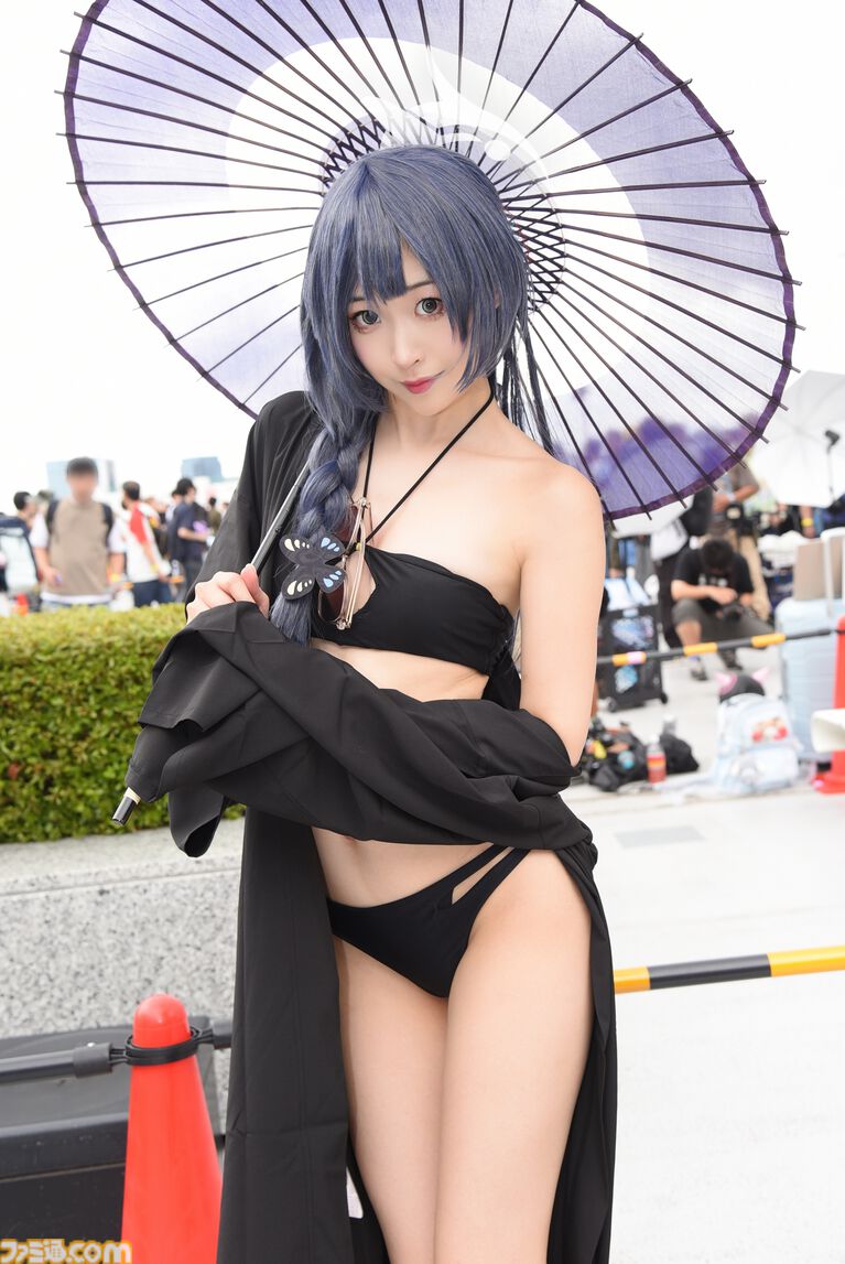 【コミケ108】『NIKKE』水着シンデレラ、『アズレン』RQニュージャージー、『スト6』不知火舞に『モンハン』モンちゃんまで……豪雨にも負けず、個性派コスプレイヤーが大集結