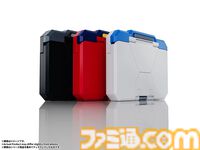 自動変形する“名刺ケース”がバンダイより登場。ボタンひとつで展開＆ご挨拶、初対面から強烈なインパクトを与えられる。超合金のノウハウをフル活用