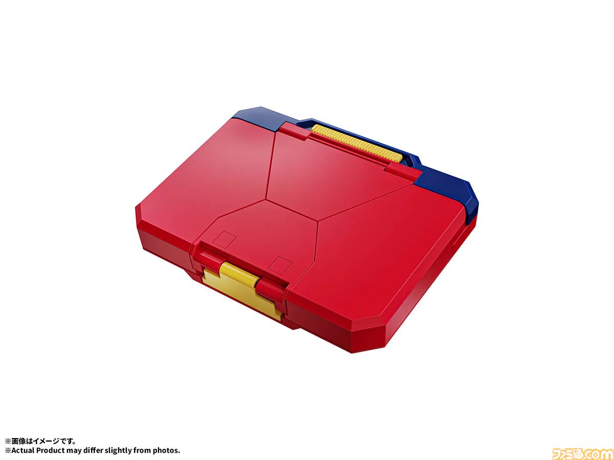 自動変形する“名刺ケース”がバンダイより登場。ボタンひとつで展開＆ご挨拶、初対面から強烈なインパクトを与えられる。超合金のノウハウをフル活用