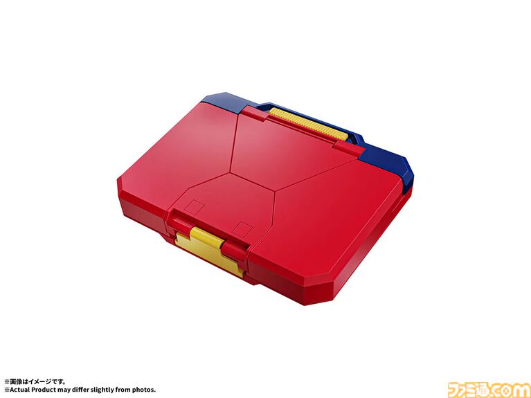 自動変形する“名刺ケース”がバンダイより登場。ボタンひとつで展開&ご挨拶、初対面から強烈なインパクトを与えられる。超合金のノウハウをフル活用