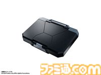 自動変形する“名刺ケース”がバンダイより登場。ボタンひとつで展開＆ご挨拶、初対面から強烈なインパクトを与えられる。超合金のノウハウをフル活用