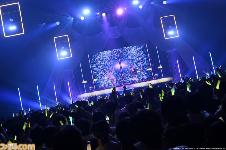 『アイマス』双海亜美・真美 twin live“ふたごぼしのつばさ”東京公演リポート。全曲ふたりでのステージで、新曲『北極星をズラしちゃえ！』でも一体感のあるパフォーマンスを披露。
