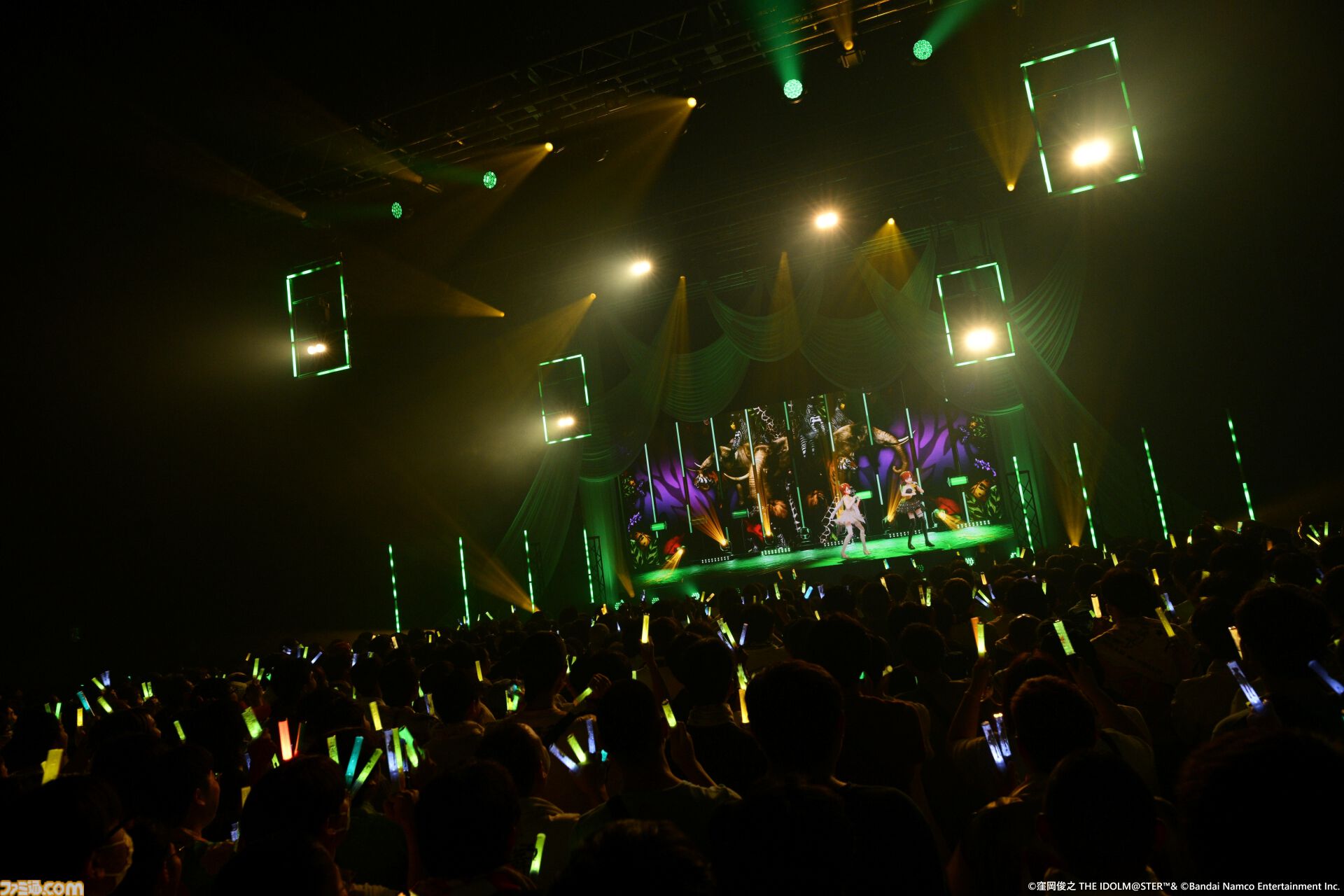 『アイマス』双海亜美・真美 twin live“ふたごぼしのつばさ”東京公演リポート。全曲ふたりでのステージで、新曲『北極星をズラしちゃえ！』でも一体感のあるパフォーマンスを披露。