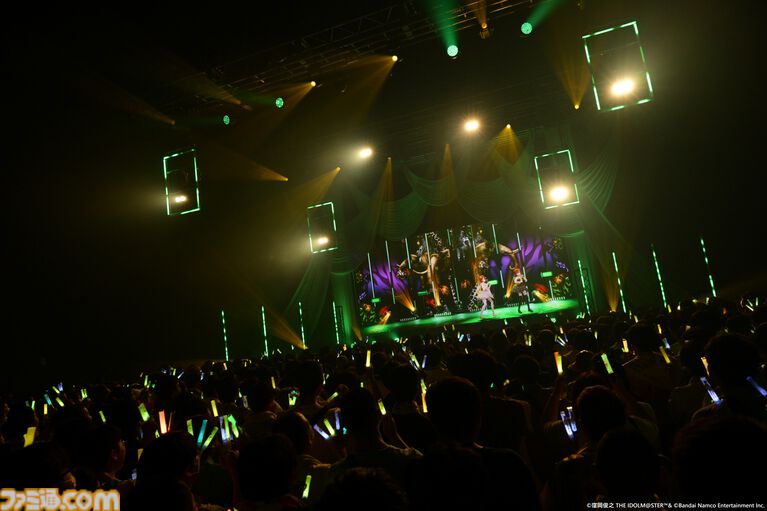 『アイマス』双海亜美・真美 twin live“ふたごぼしのつばさ”東京公演リポート。全曲ふたりでのステージで、新曲『北極星をズラしちゃえ！』でも一体感のあるパフォーマンスを披露。