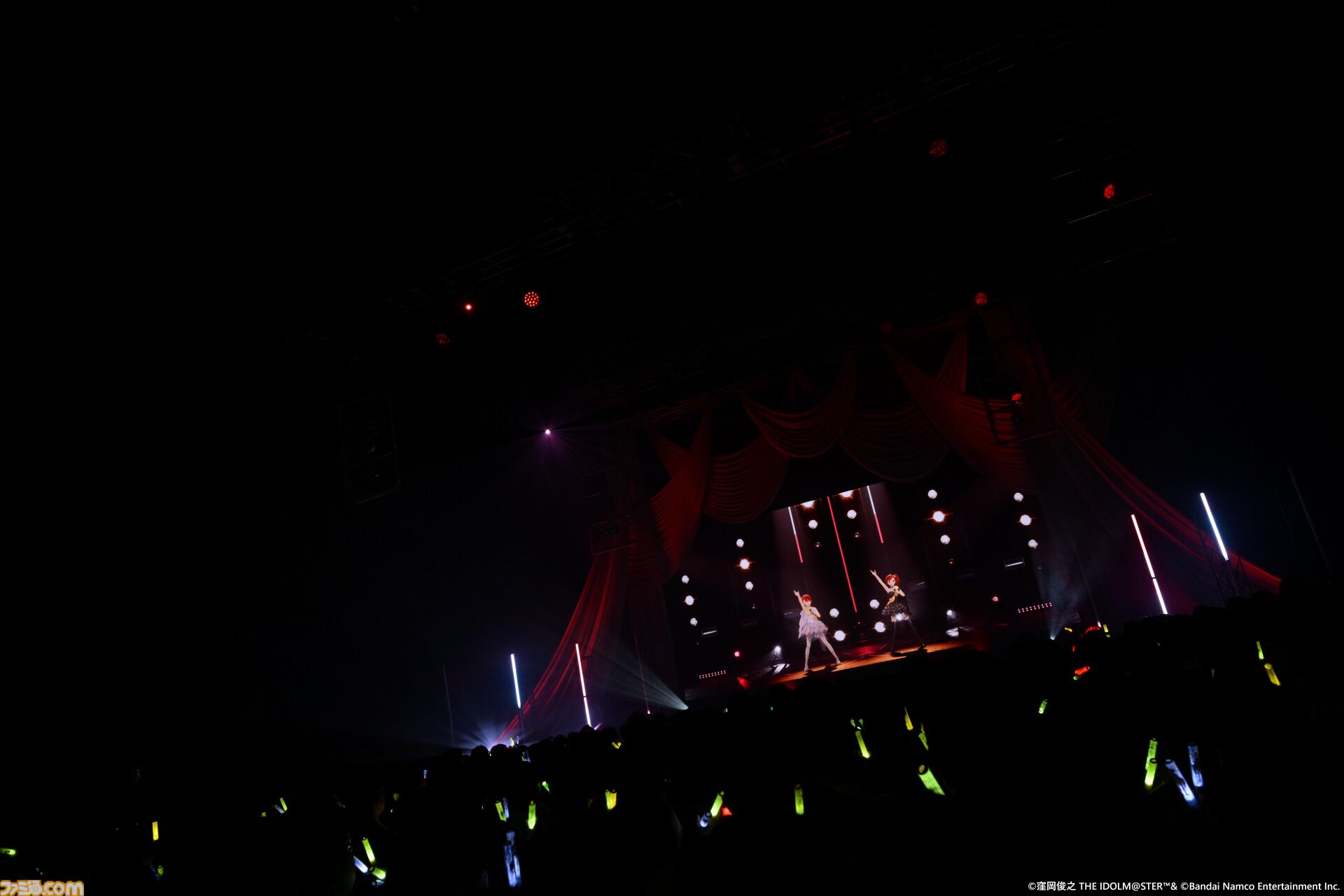 『アイマス』双海亜美・真美 twin live“ふたごぼしのつばさ”東京公演リポート。全曲ふたりでのステージで、新曲『北極星をズラしちゃえ！』でも一体感のあるパフォーマンスを披露。