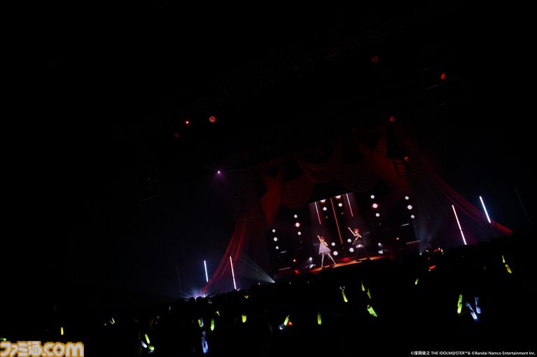 『アイマス』双海亜美・真美 twin live“ふたごぼしのつばさ”東京公演リポート。全曲ふたりでのステージで、新曲『北極星をズラしちゃえ！』でも一体感のあるパフォーマンスを披露。