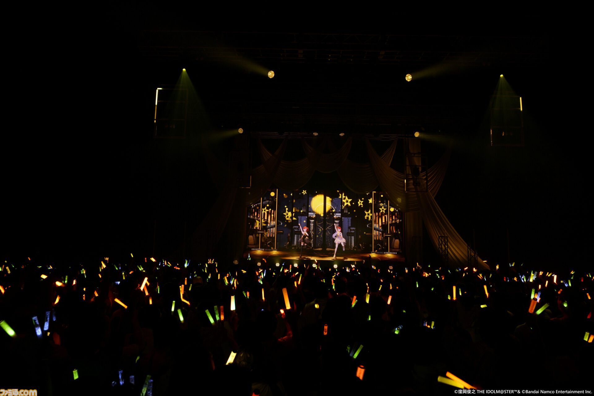『アイマス』双海亜美・真美 twin live“ふたごぼしのつばさ”東京公演リポート。全曲ふたりでのステージで、新曲『北極星をズラしちゃえ！』でも一体感のあるパフォーマンスを披露。