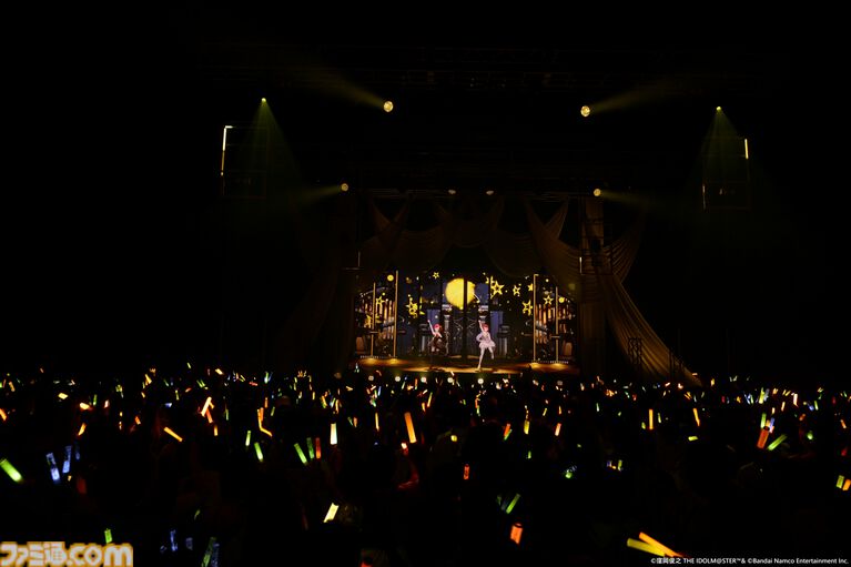 『アイマス』双海亜美・真美 twin live“ふたごぼしのつばさ”東京公演リポート。全曲ふたりでのステージで、新曲『北極星をズラしちゃえ！』でも一体感のあるパフォーマンスを披露。