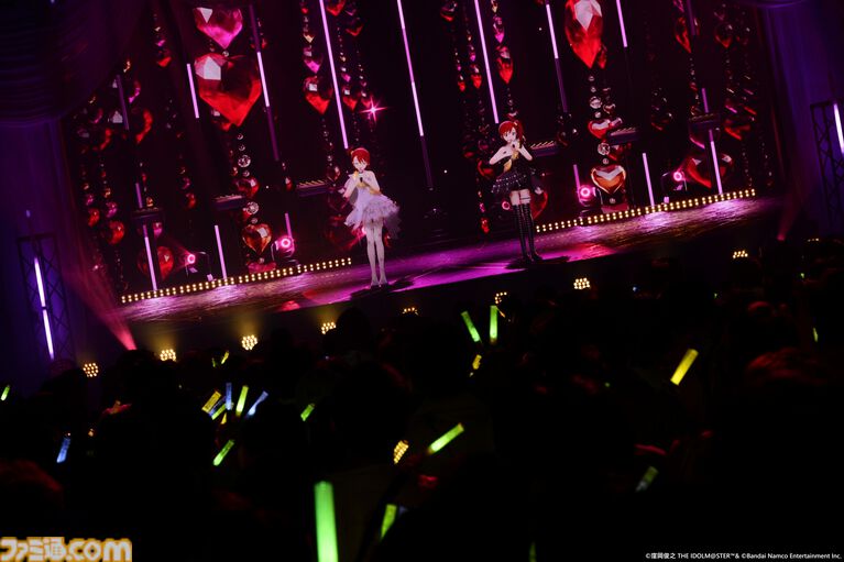 『アイマス』双海亜美・真美 twin live“ふたごぼしのつばさ”東京公演リポート。全曲ふたりでのステージで、新曲『北極星をズラしちゃえ！』でも一体感のあるパフォーマンスを披露。