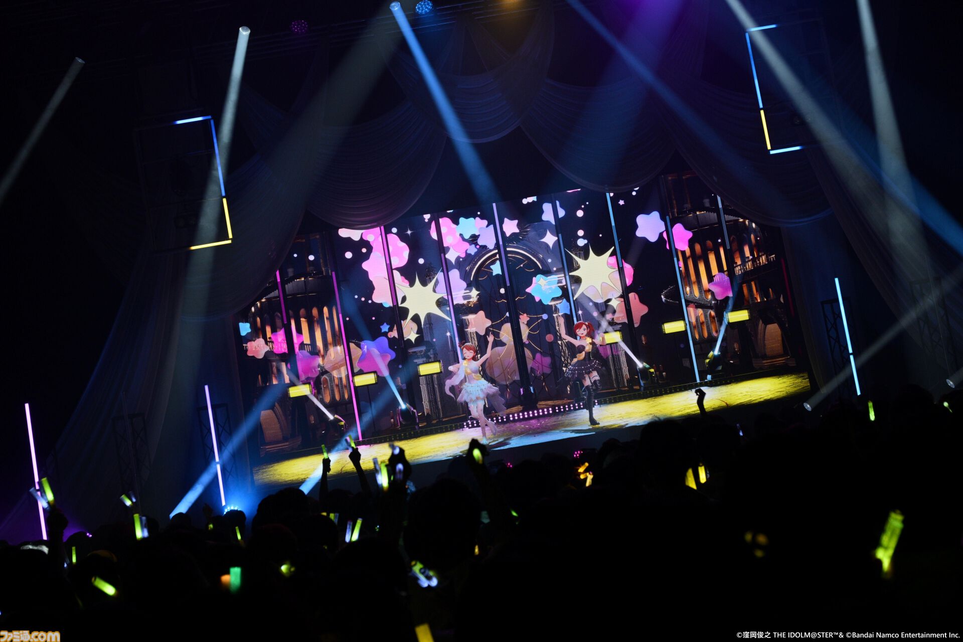 『アイマス』双海亜美・真美 twin live“ふたごぼしのつばさ”東京公演リポート。全曲ふたりでのステージで、新曲『北極星をズラしちゃえ！』でも一体感のあるパフォーマンスを披露。