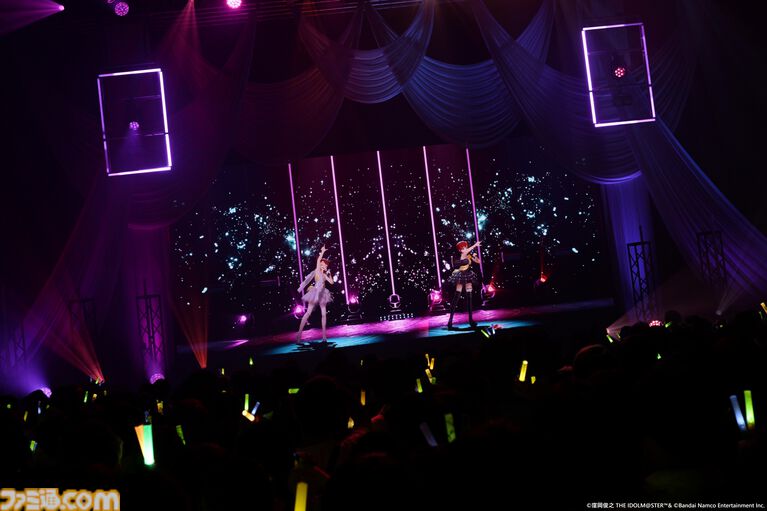 『アイマス』双海亜美・真美 twin live“ふたごぼしのつばさ”東京公演リポート。全曲ふたりでのステージで、新曲『北極星をズラしちゃえ！』でも一体感のあるパフォーマンスを披露。