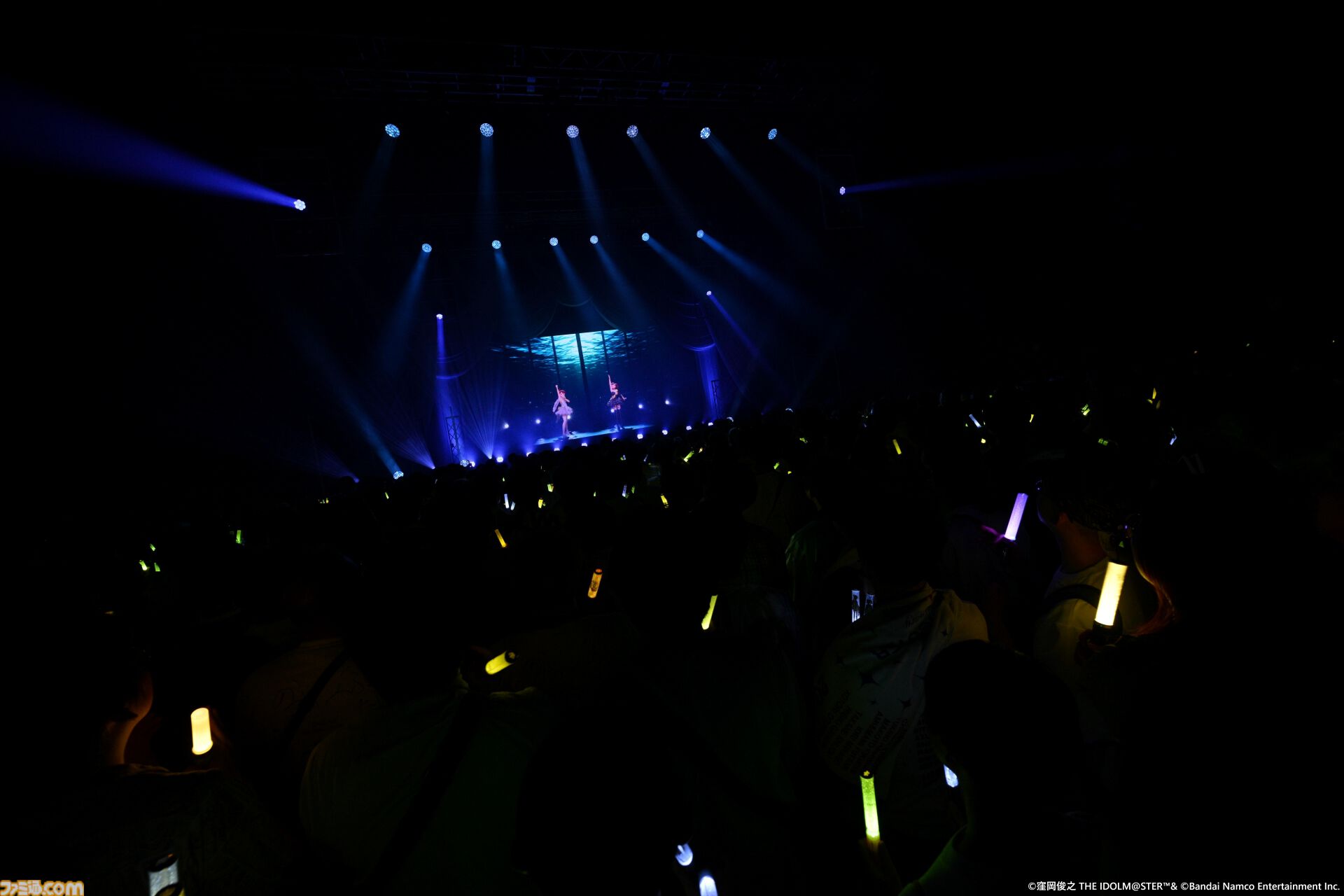『アイマス』双海亜美・真美 twin live“ふたごぼしのつばさ”東京公演リポート。全曲ふたりでのステージで、新曲『北極星をズラしちゃえ！』でも一体感のあるパフォーマンスを披露。