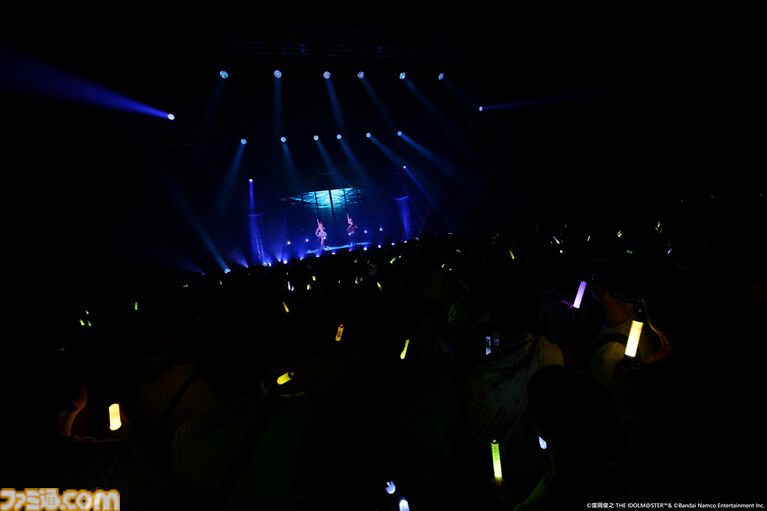 『アイマス』双海亜美・真美 twin live“ふたごぼしのつばさ”東京公演リポート。全曲ふたりでのステージで、新曲『北極星をズラしちゃえ！』でも一体感のあるパフォーマンスを披露。