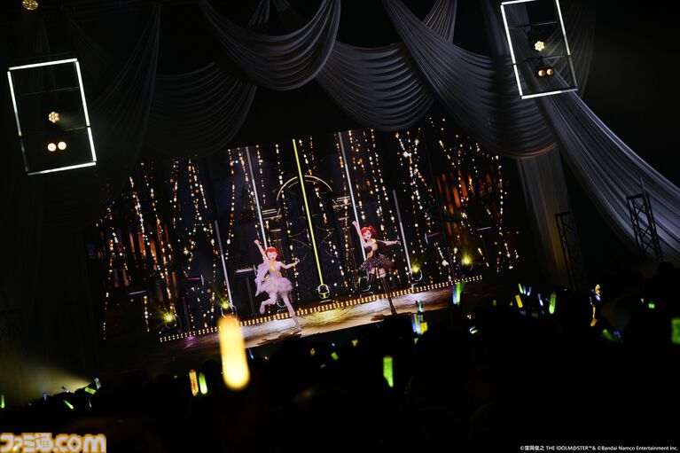 『アイマス』双海亜美・真美 twin live“ふたごぼしのつばさ”東京公演リポート。全曲ふたりでのステージで、新曲『北極星をズラしちゃえ！』でも一体感のあるパフォーマンスを披露。