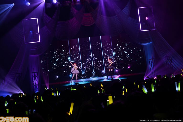『アイマス』双海亜美・真美 twin live“ふたごぼしのつばさ”東京公演リポート。全曲ふたりでのステージで、新曲『北極星をズラしちゃえ！』でも一体感のあるパフォーマンスを披露。