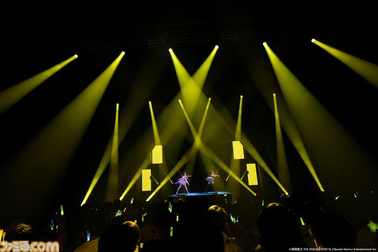 『アイマス』双海亜美・真美 twin live“ふたごぼしのつばさ”東京公演リポート。全曲ふたりでのステージで、新曲『北極星をズラしちゃえ！』でも一体感のあるパフォーマンスを披露。
