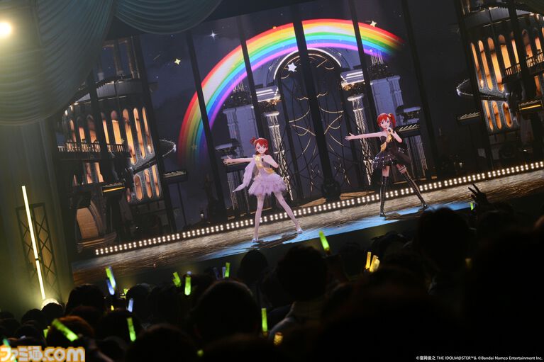 『アイマス』双海亜美・真美 twin live“ふたごぼしのつばさ”東京公演リポート。全曲ふたりでのステージで、新曲『北極星をズラしちゃえ！』でも一体感のあるパフォーマンスを披露。
