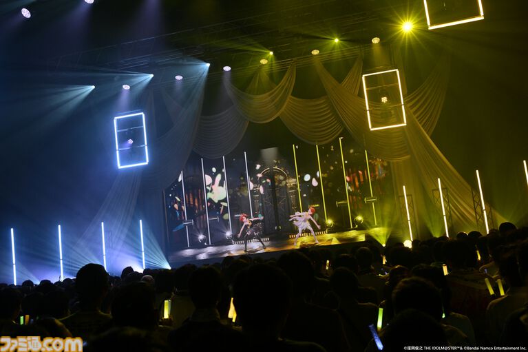 『アイマス』双海亜美・真美 twin live“ふたごぼしのつばさ”東京公演リポート。全曲ふたりでのステージで、新曲『北極星をズラしちゃえ！』でも一体感のあるパフォーマンスを披露。