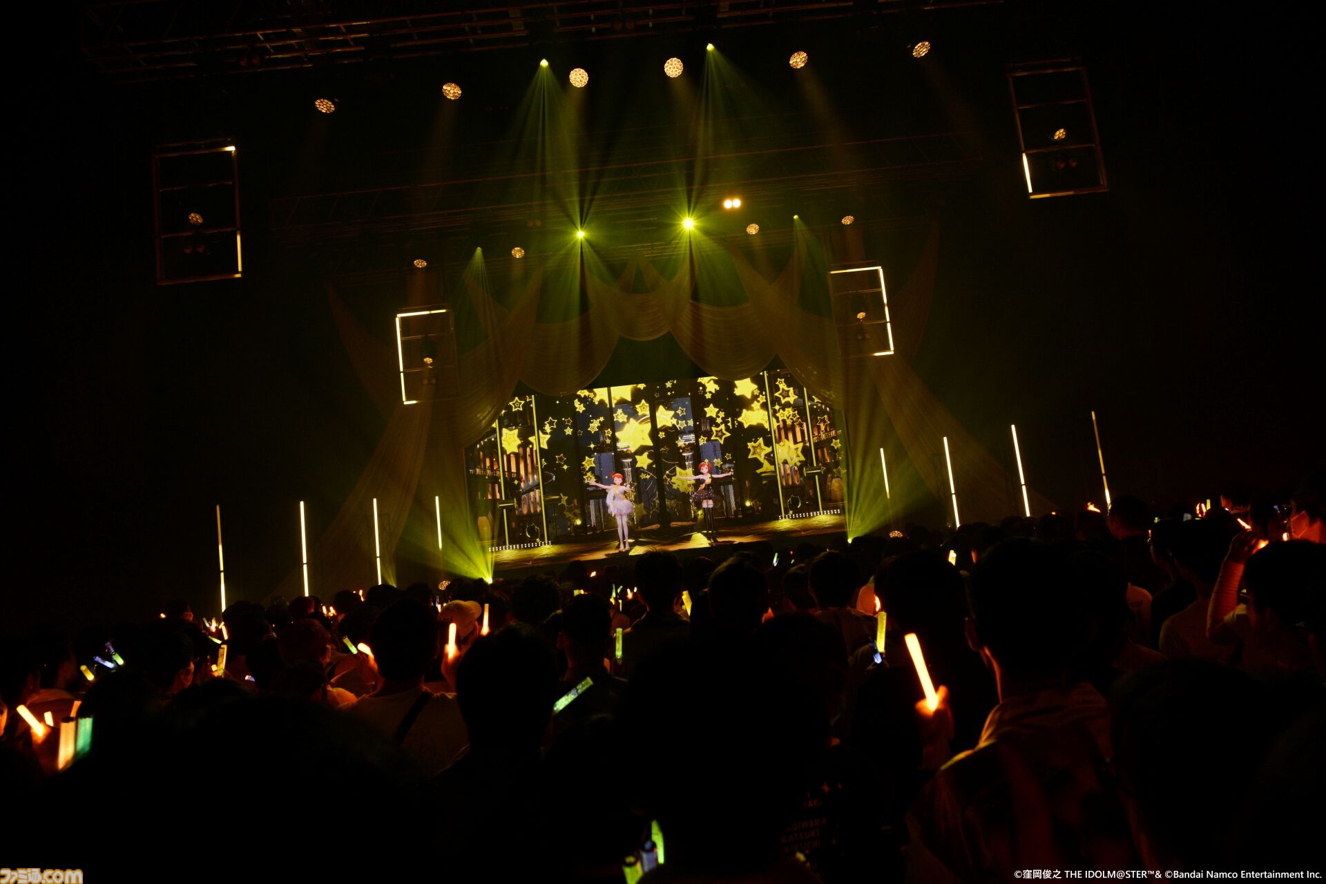 『アイマス』双海亜美・真美 twin live“ふたごぼしのつばさ”東京公演リポート。全曲ふたりでのステージで、新曲『北極星をズラしちゃえ！』でも一体感のあるパフォーマンスを披露。