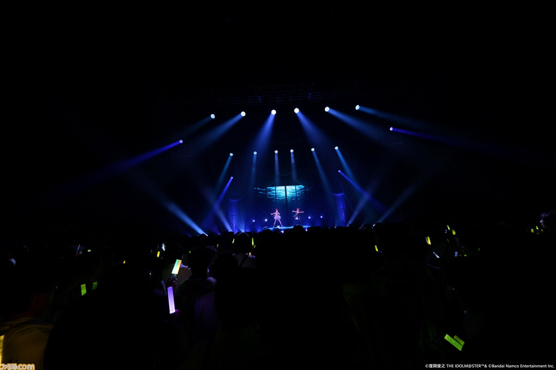 『アイマス』双海亜美・真美 twin live“ふたごぼしのつばさ”東京公演リポート。全曲ふたりでのステージで、新曲『北極星をズラしちゃえ！』でも一体感のあるパフォーマンスを披露。