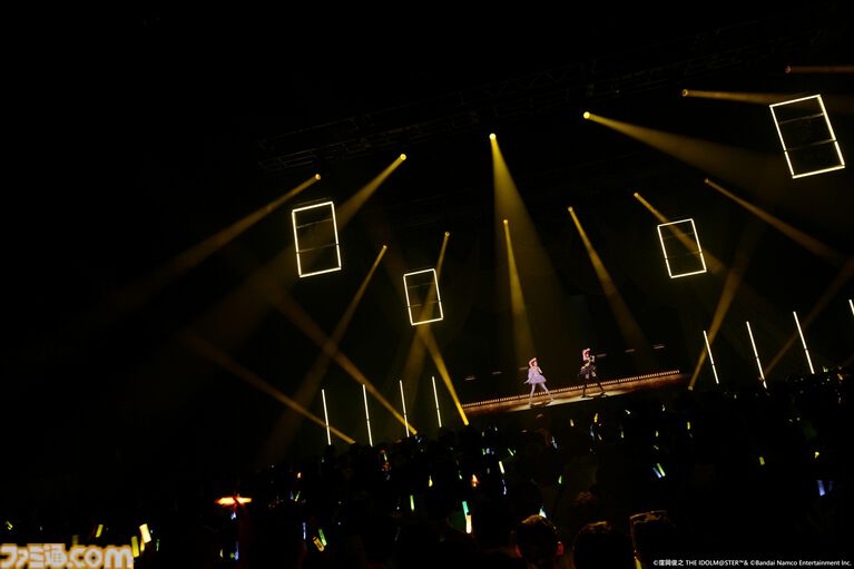 『アイマス』双海亜美・真美 twin live“ふたごぼしのつばさ”東京公演リポート。全曲ふたりでのステージで、新曲『北極星をズラしちゃえ！』でも一体感のあるパフォーマンスを披露。