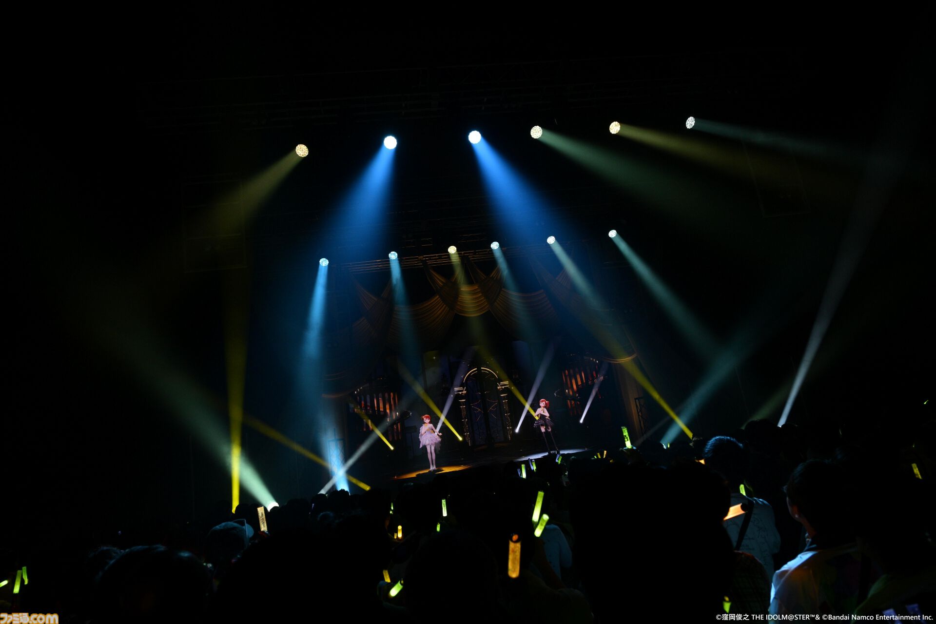 『アイマス』双海亜美・真美 twin live“ふたごぼしのつばさ”東京公演リポート。全曲ふたりでのステージで、新曲『北極星をズラしちゃえ！』でも一体感のあるパフォーマンスを披露。