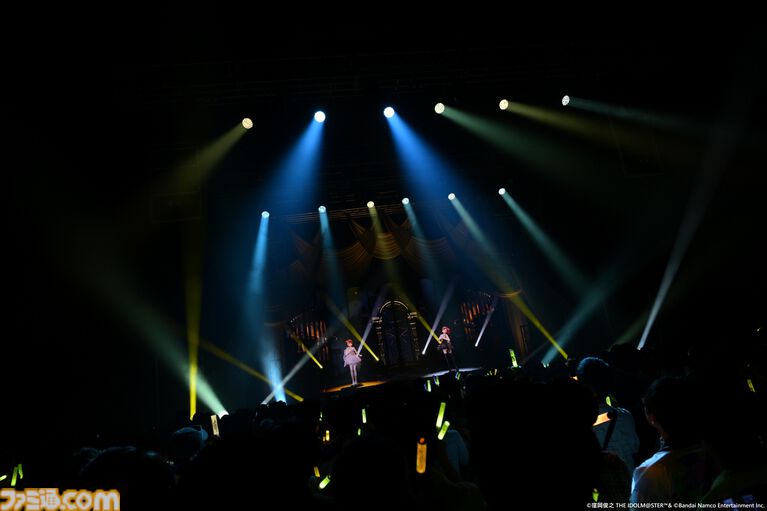 『アイマス』双海亜美・真美 twin live“ふたごぼしのつばさ”東京公演リポート。全曲ふたりでのステージで、新曲『北極星をズラしちゃえ！』でも一体感のあるパフォーマンスを披露。