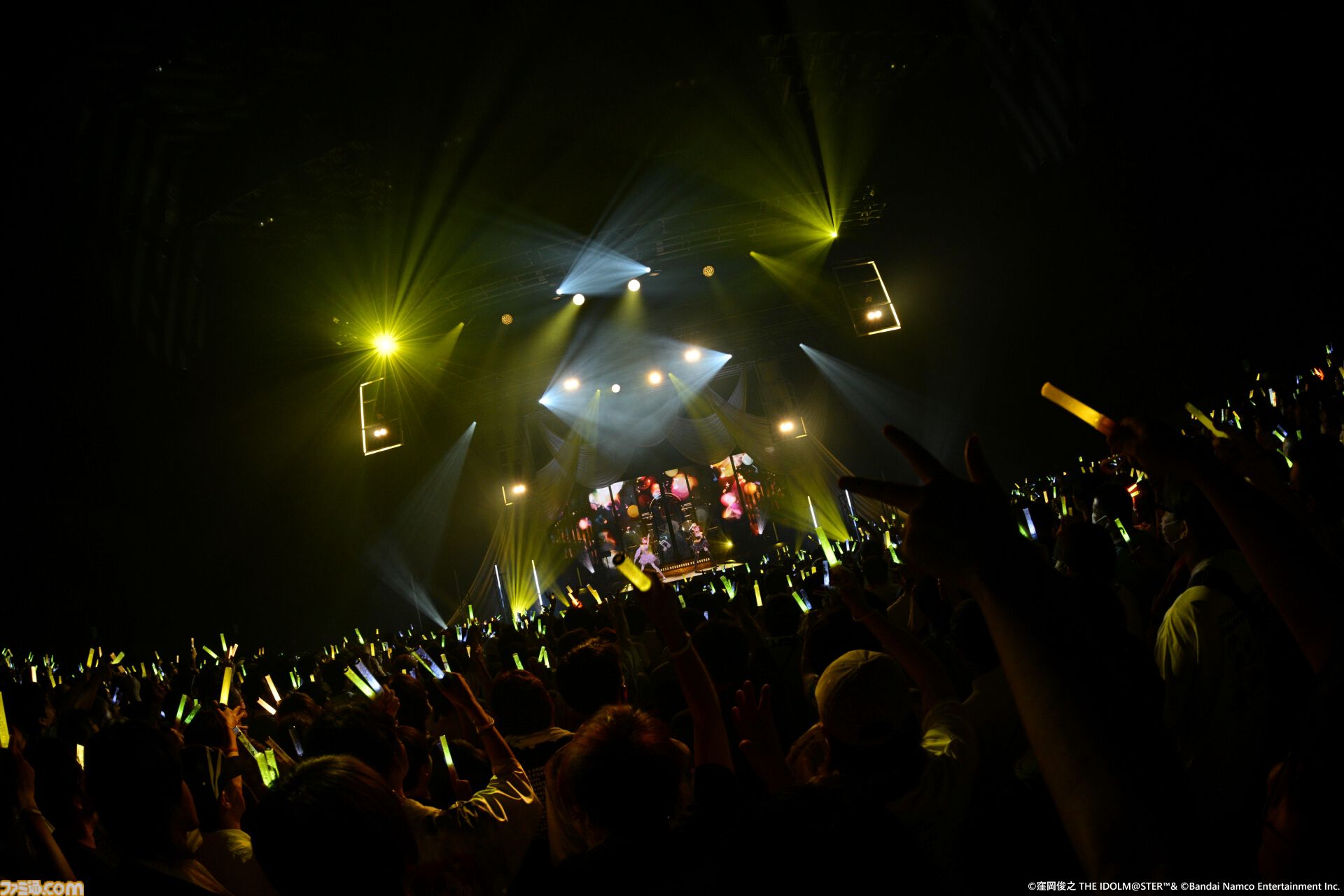 『アイマス』双海亜美・真美 twin live“ふたごぼしのつばさ”東京公演リポート。全曲ふたりでのステージで、新曲『北極星をズラしちゃえ！』でも一体感のあるパフォーマンスを披露。