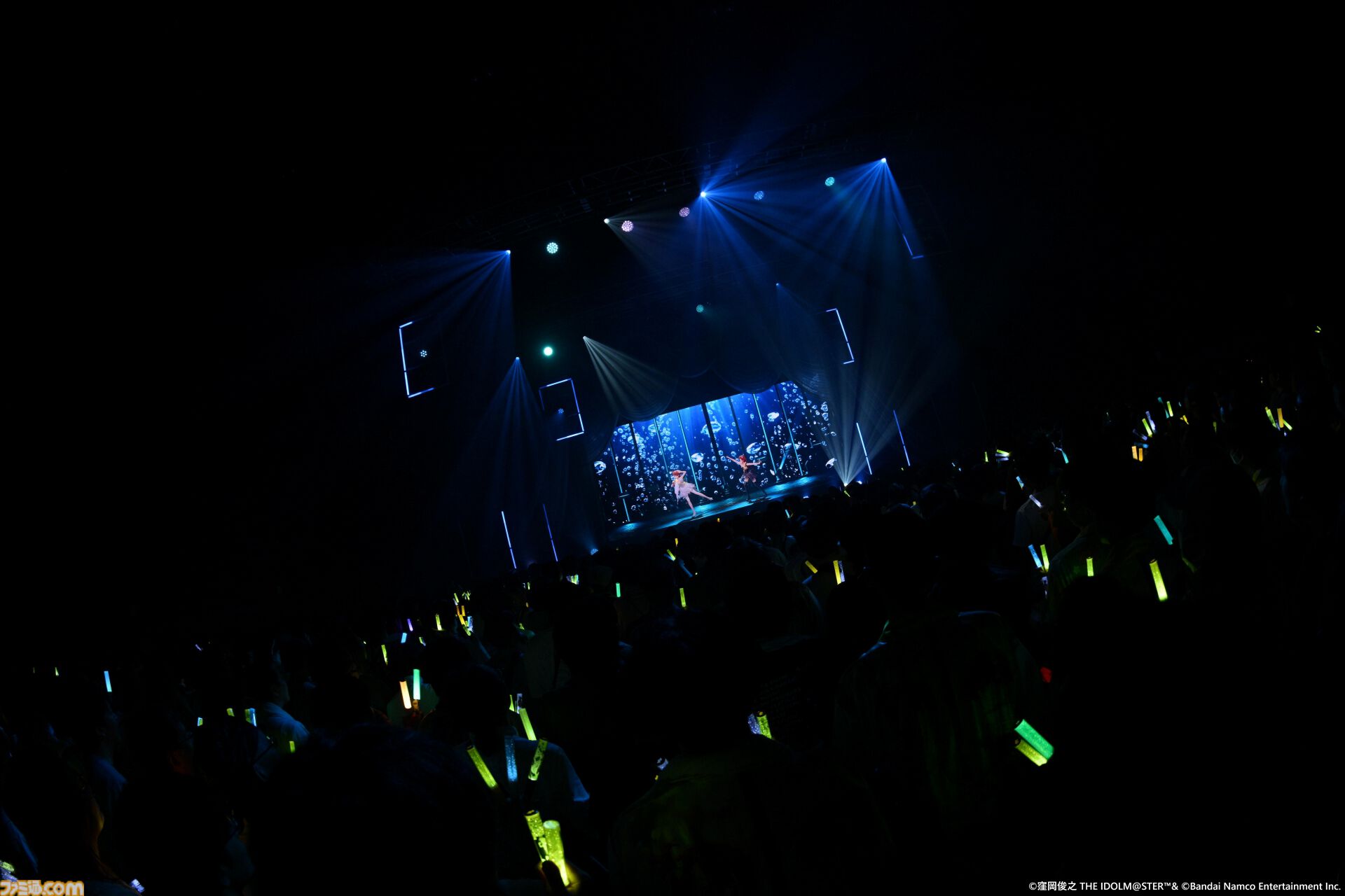 『アイマス』双海亜美・真美 twin live“ふたごぼしのつばさ”東京公演リポート。全曲ふたりでのステージで、新曲『北極星をズラしちゃえ！』でも一体感のあるパフォーマンスを披露。