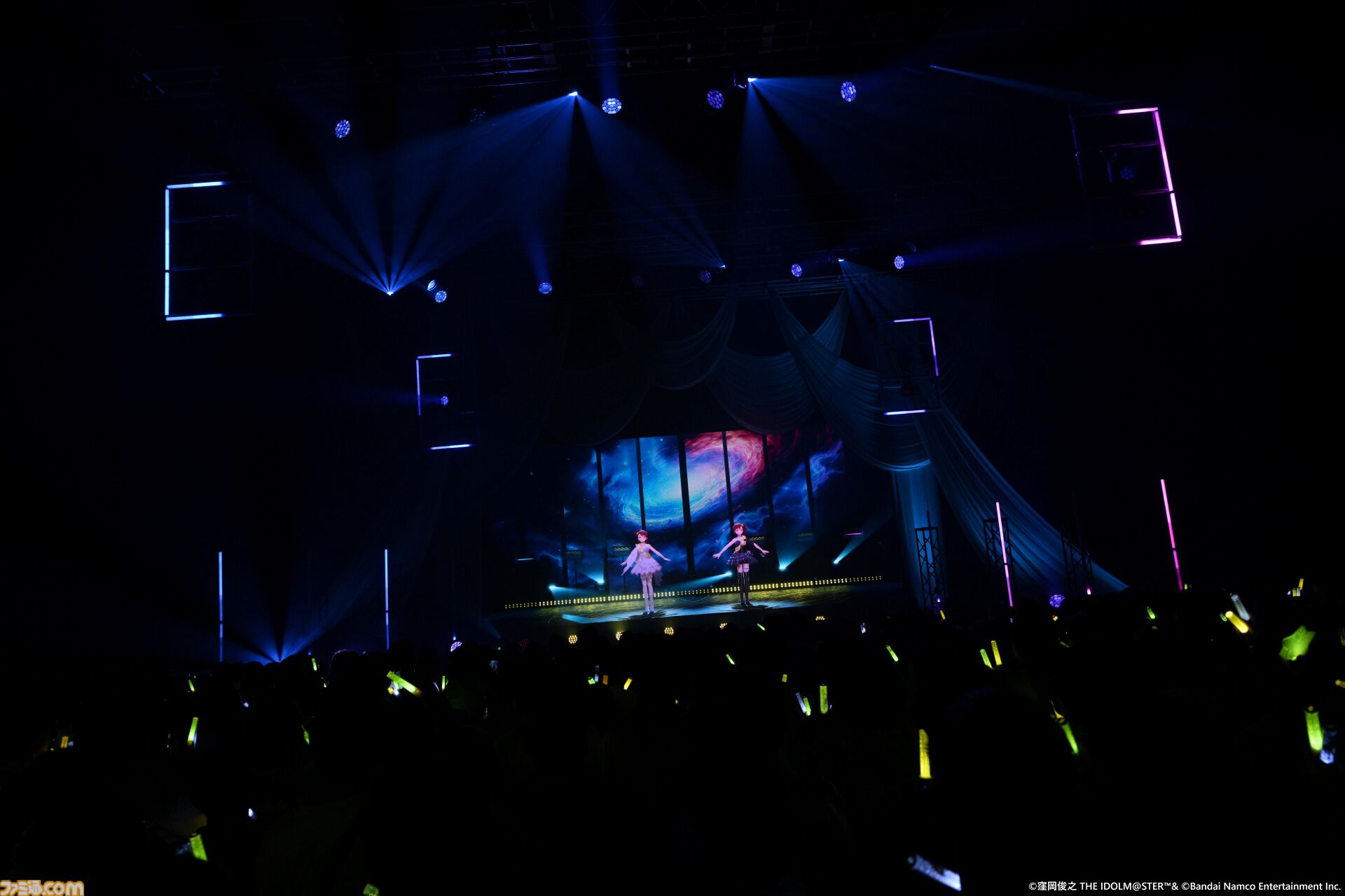 『アイマス』双海亜美・真美 twin live“ふたごぼしのつばさ”東京公演リポート。全曲ふたりでのステージで、新曲『北極星をズラしちゃえ！』でも一体感のあるパフォーマンスを披露。
