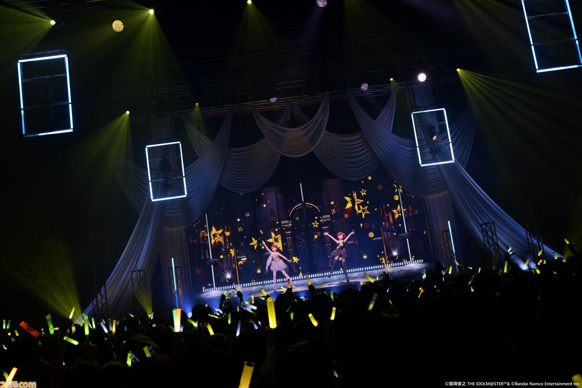 『アイマス』双海亜美・真美 twin live“ふたごぼしのつばさ”東京公演リポート。全曲ふたりでのステージで、新曲『北極星をズラしちゃえ！』でも一体感のあるパフォーマンスを披露。