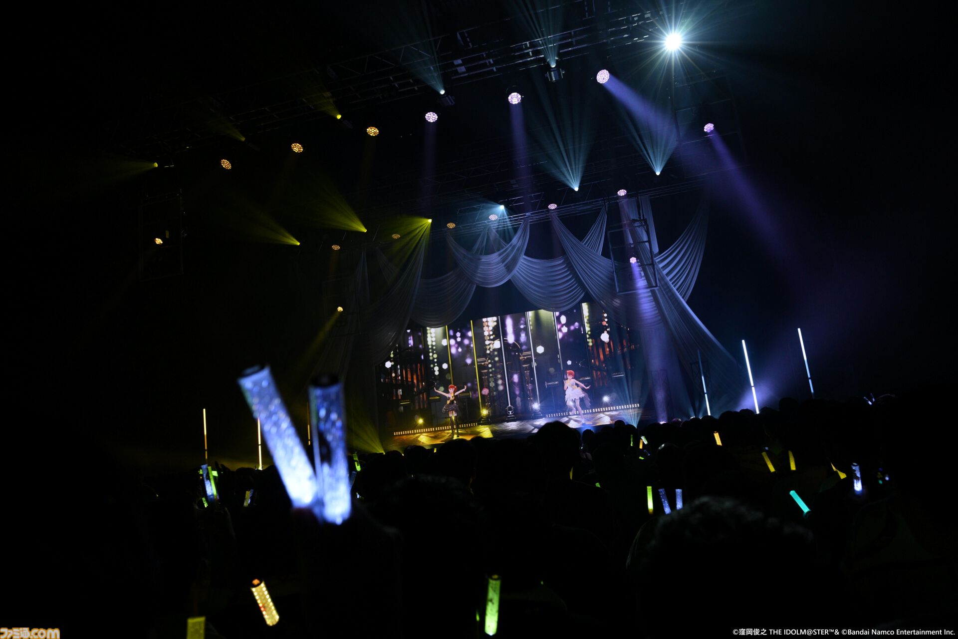 『アイマス』双海亜美・真美 twin live“ふたごぼしのつばさ”東京公演リポート。全曲ふたりでのステージで、新曲『北極星をズラしちゃえ！』でも一体感のあるパフォーマンスを披露。