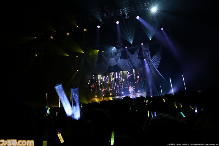 『アイマス』双海亜美・真美 twin live“ふたごぼしのつばさ”東京公演リポート。全曲ふたりでのステージで、新曲『北極星をズラしちゃえ！』でも一体感のあるパフォーマンスを披露。