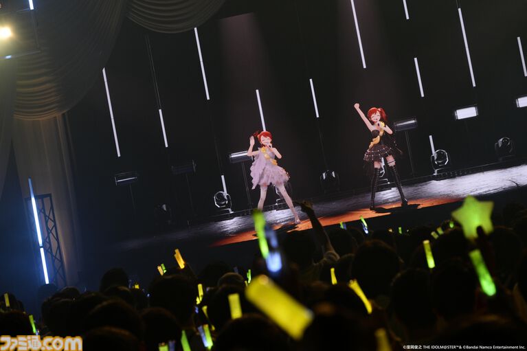 『アイマス』双海亜美・真美 twin live“ふたごぼしのつばさ”東京公演リポート。全曲ふたりでのステージで、新曲『北極星をズラしちゃえ！』でも一体感のあるパフォーマンスを披露。