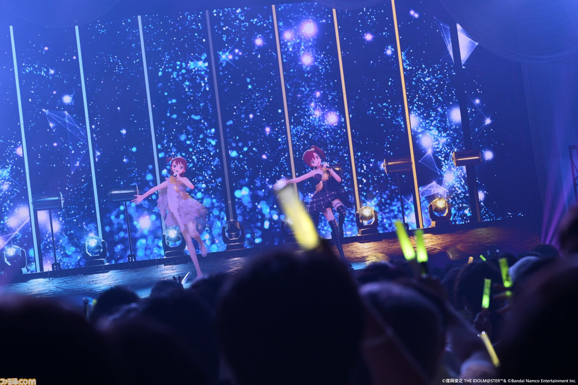 『アイマス』双海亜美・真美 twin live“ふたごぼしのつばさ”東京公演リポート。全曲ふたりでのステージで、新曲『北極星をズラしちゃえ！』でも一体感のあるパフォーマンスを披露。